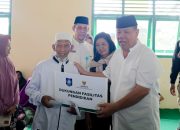 Tebarkan Kebaikan di Bulan Ramadan, Gubernur Hidayat Arsani Salurkan Zakat BAZNAS di Desa Penyamun