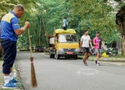 Gotong Royong Jumat Bersih di Taman Sari Sungailiat, Langkah PT TIMAH Wujudkan Ruang Publik yang Sehat