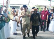Momen Iduladha, Gubernur Hidayat Arsani Serahkan Sapi Limousin Bantuan Presiden untuk Masyarakat Sungailiat