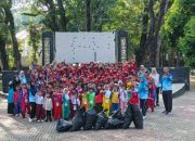 MPLS Bernuansa Lingkungan, Siswa SDN 18 Pangkalpinang Bersihkan Taman Wilhelmina
