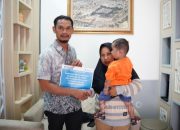 PT TIMAH Ulurkan Bantuan untuk Ringankan Biaya Pengobatan Bayi di Pangkalpinang